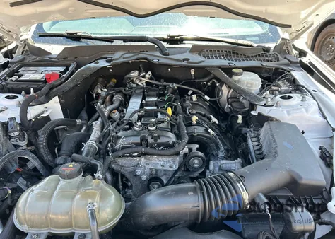 2018 Ford Mustang z USA, uszkodzony, nr VIN 1FATP8UH0J5111777